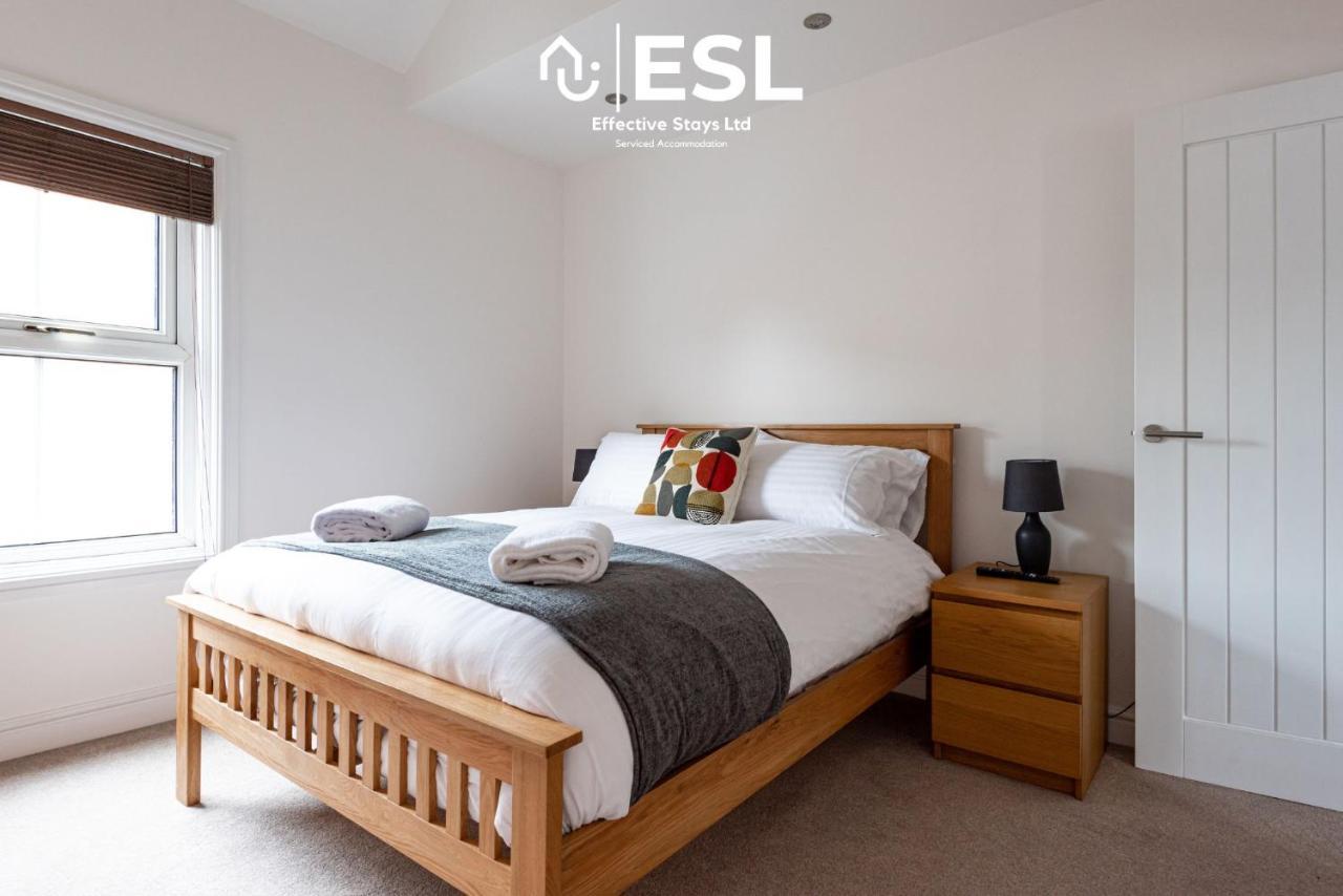 2 Bedroom Terrace Cottage, Parking, 5 Minutes Drive To Royal Shrewsbury Hospital Exterior photo