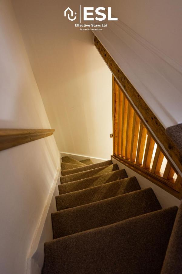 2 Bedroom Terrace Cottage, Parking, 5 Minutes Drive To Royal Shrewsbury Hospital Exterior photo