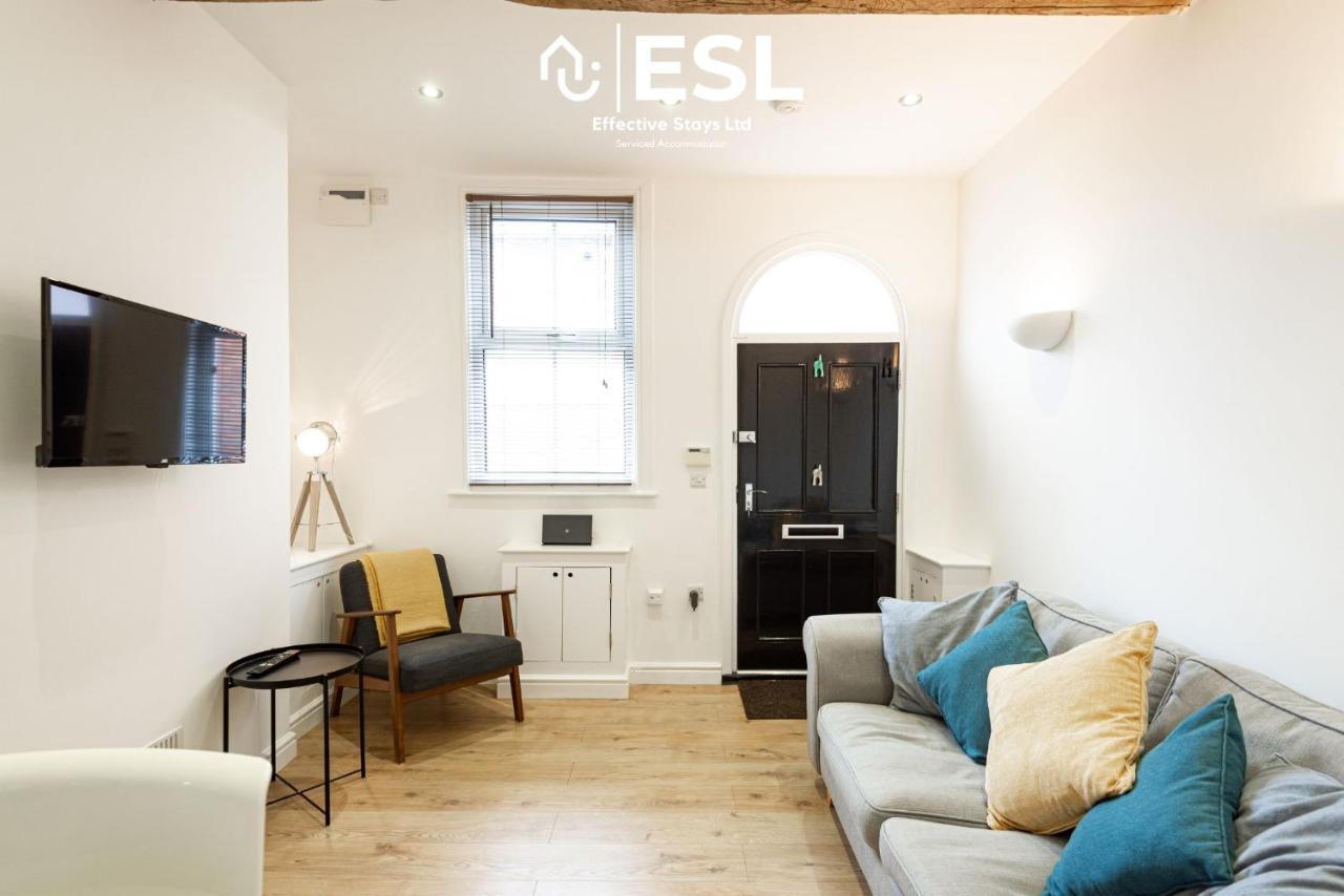 2 Bedroom Terrace Cottage, Parking, 5 Minutes Drive To Royal Shrewsbury Hospital Exterior photo