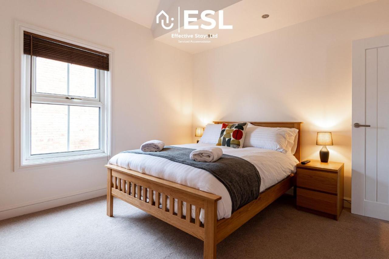 2 Bedroom Terrace Cottage, Parking, 5 Minutes Drive To Royal Shrewsbury Hospital Exterior photo